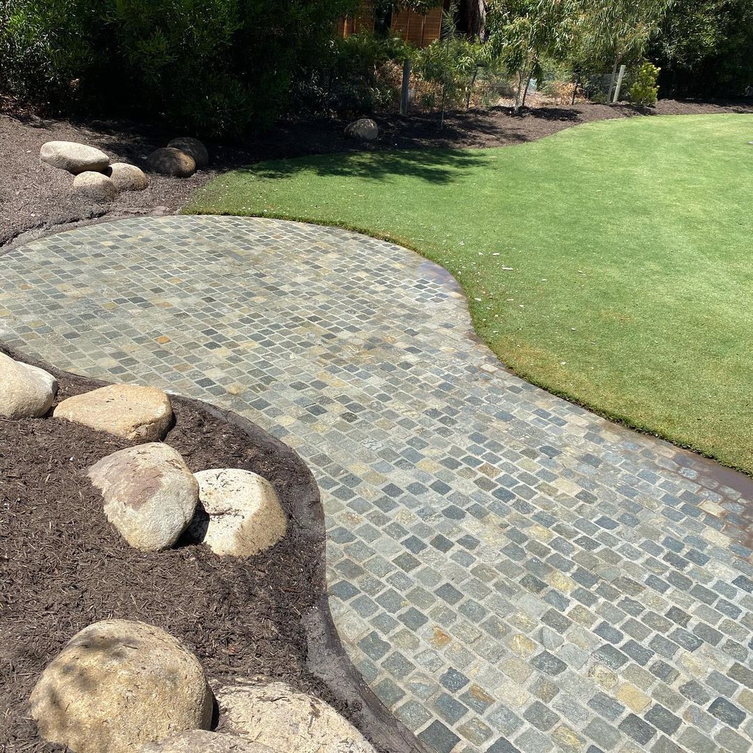 Loden Quartz Cobblestone 100x100x30-50mm