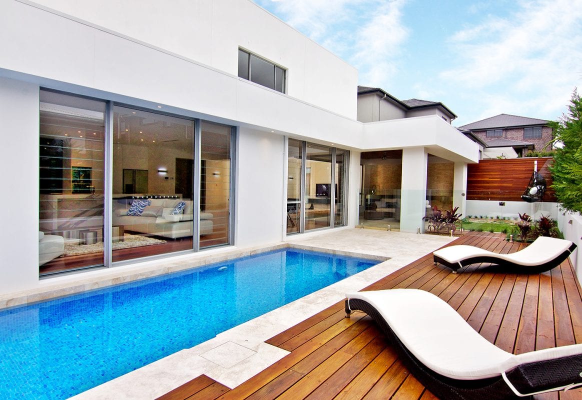 Classic Light Tumbled Travertine Pool Copping